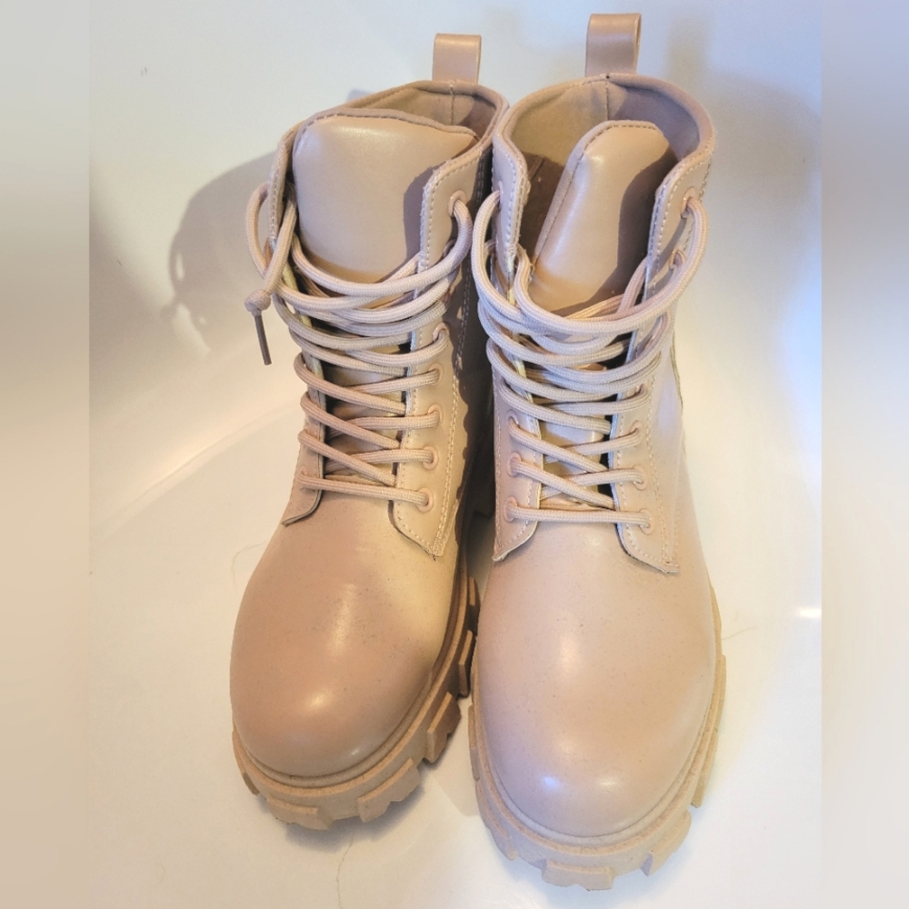 Blush/Soft Pink Women's Lace-Up Ankle Boots Sz. 8 - Picture 4 of 9